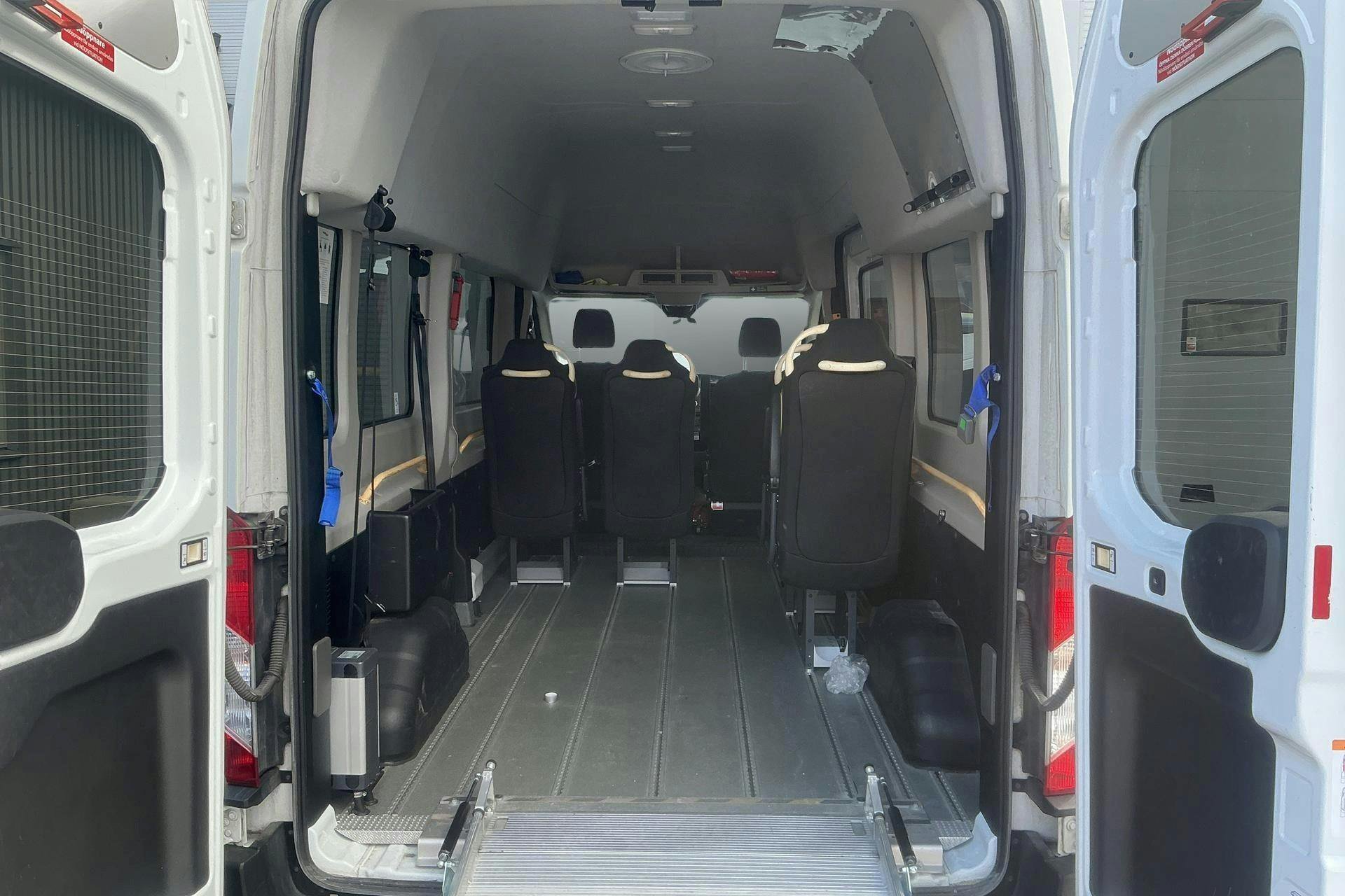 Vehicle Image 9