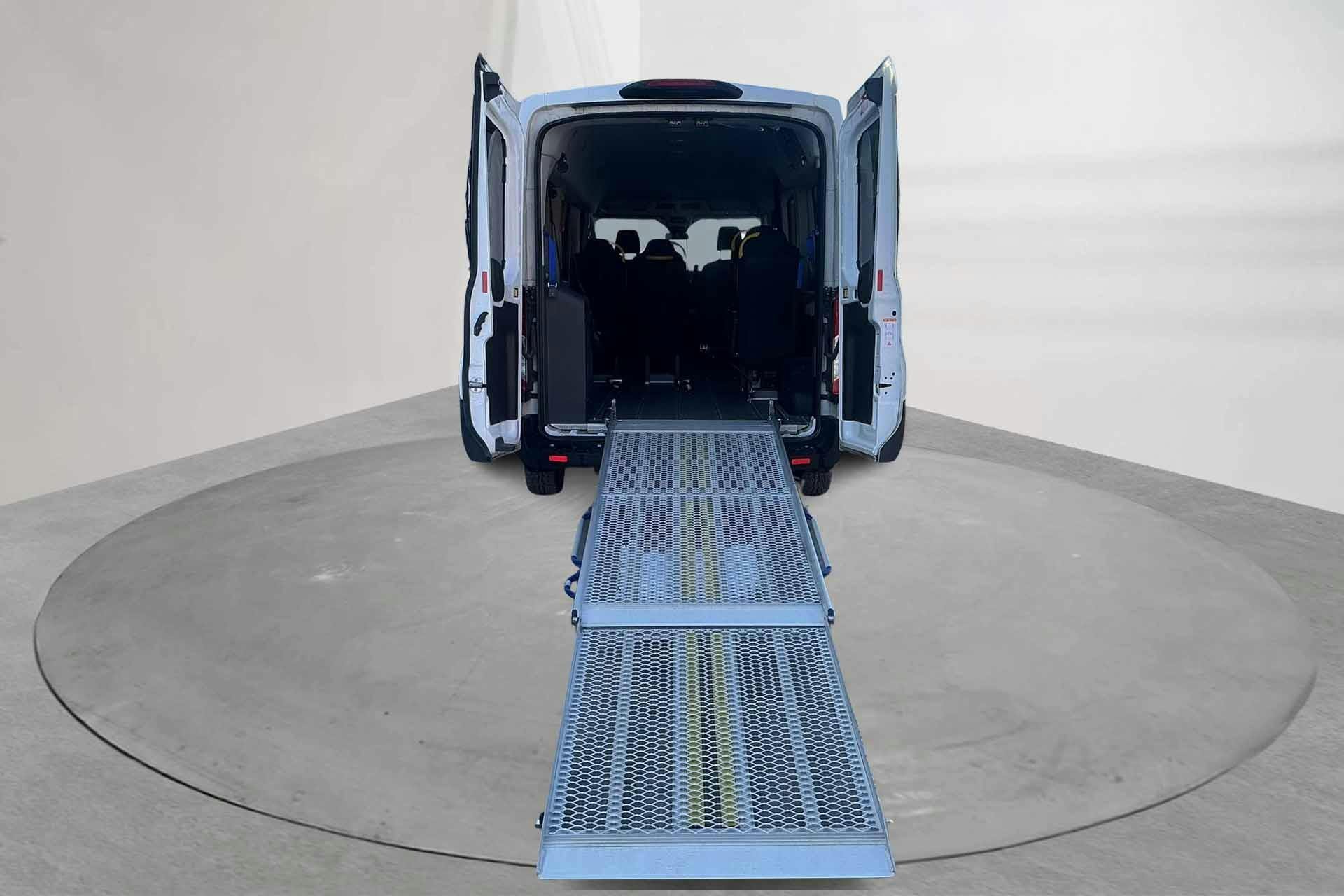 Vehicle Image 9