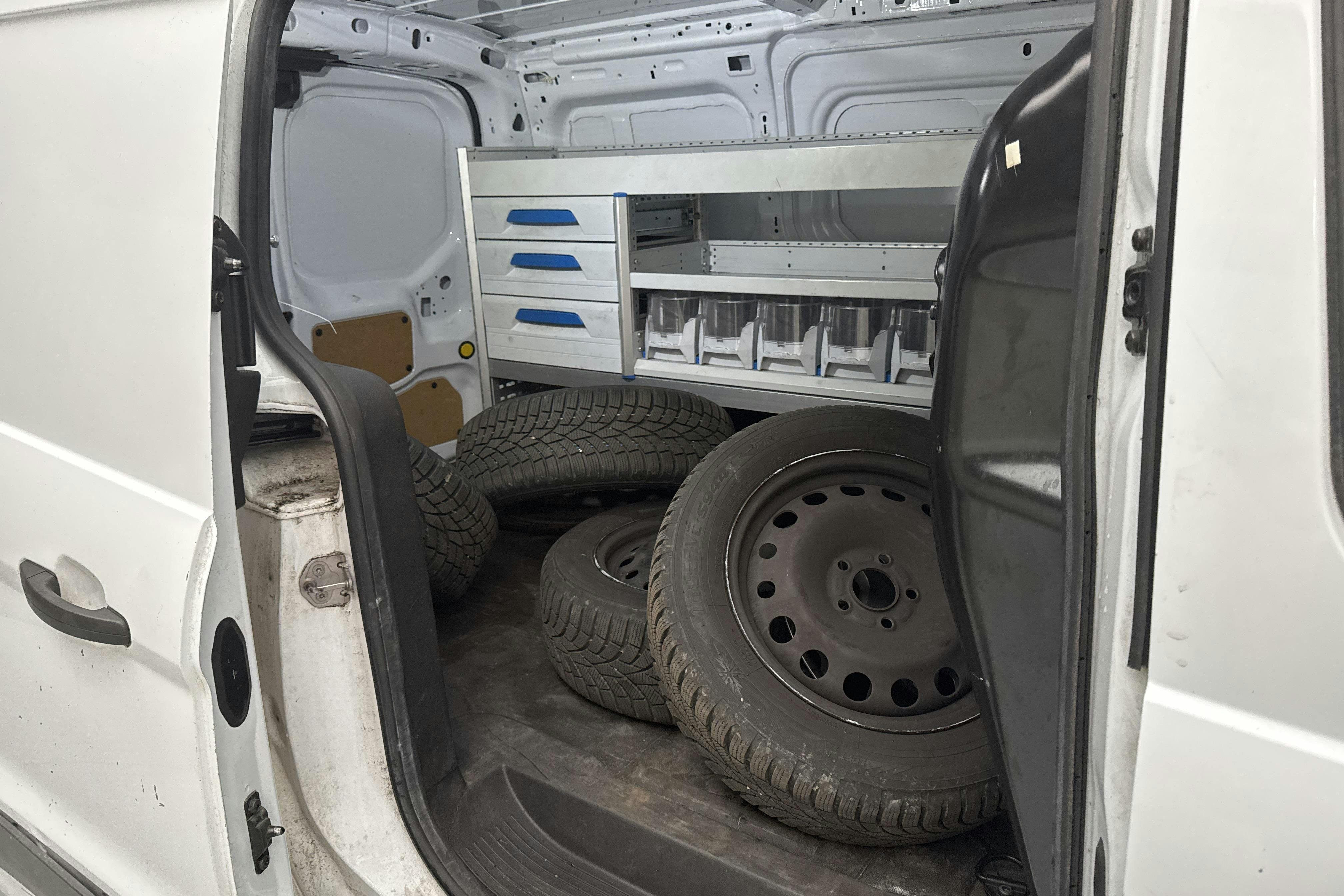 Vehicle Image 8