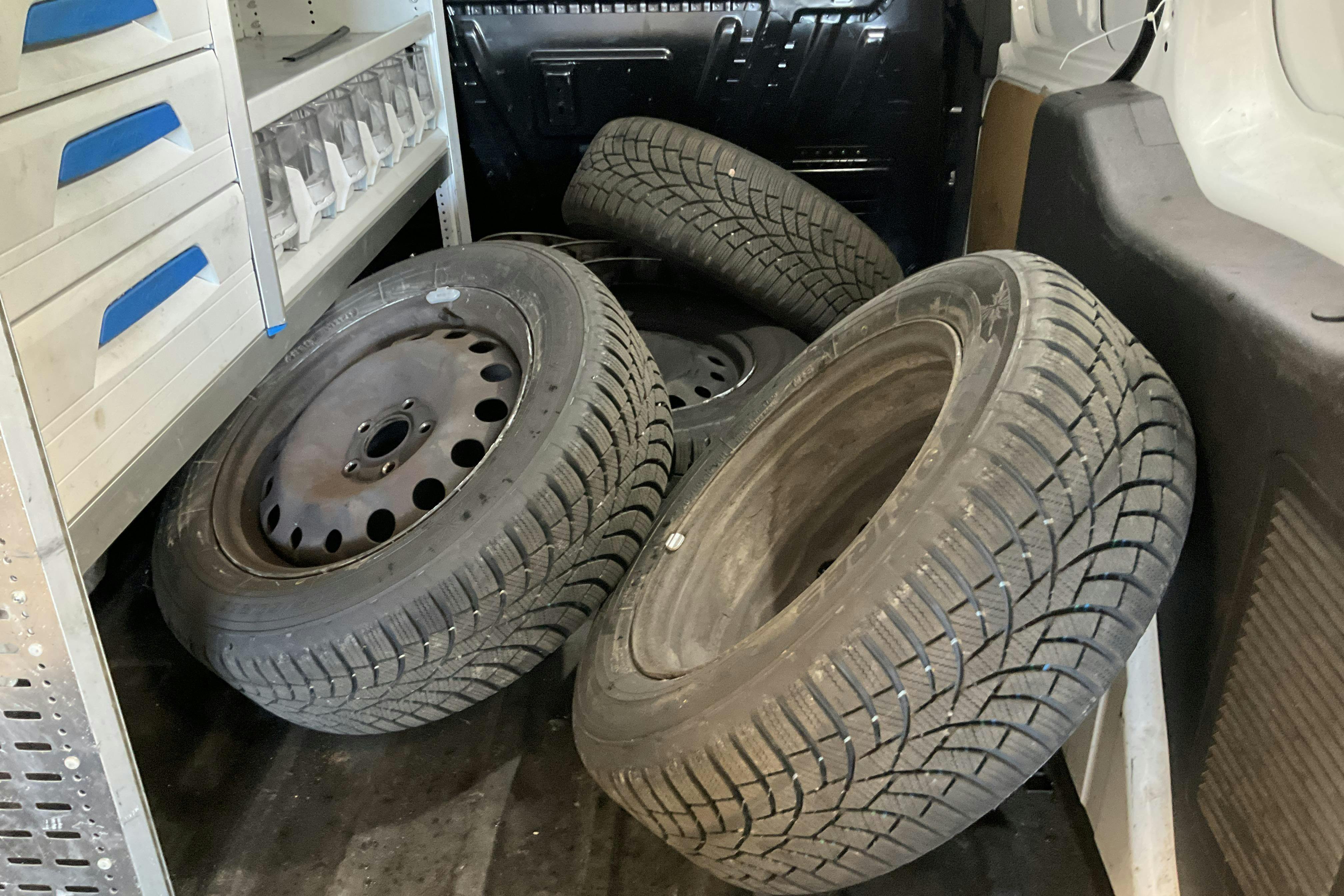 Vehicle Image 13