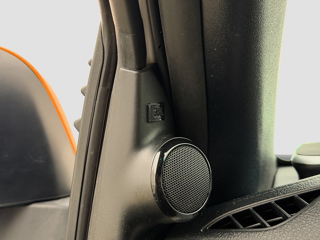 Vehicle Image 14