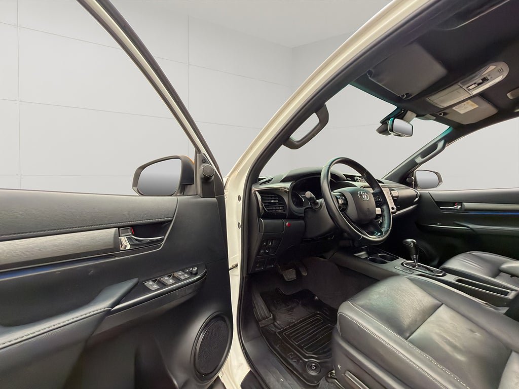 Vehicle Image 16