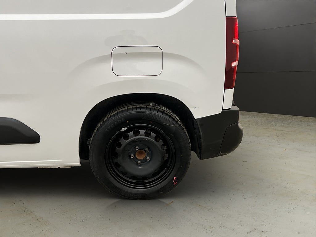 Vehicle Image 26