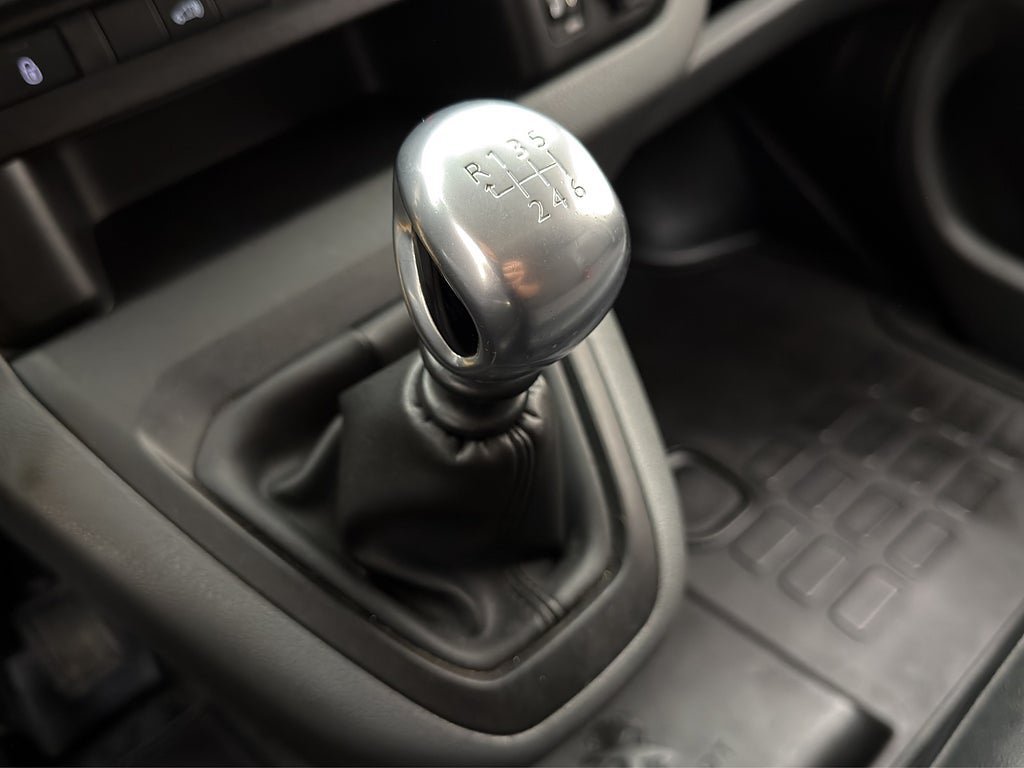 Vehicle Image 28