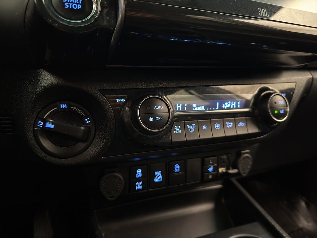 Vehicle Image 28