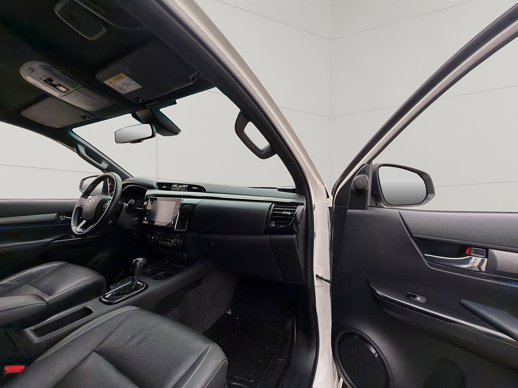 Vehicle Image 32