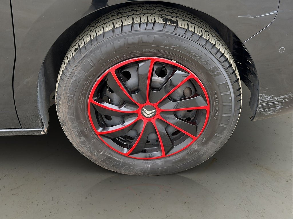 Vehicle Image 32