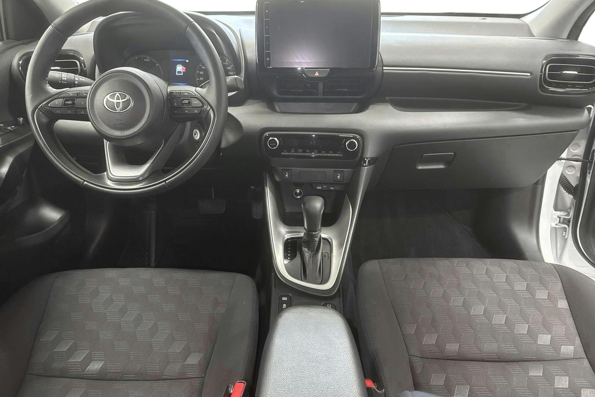 Vehicle Image 6