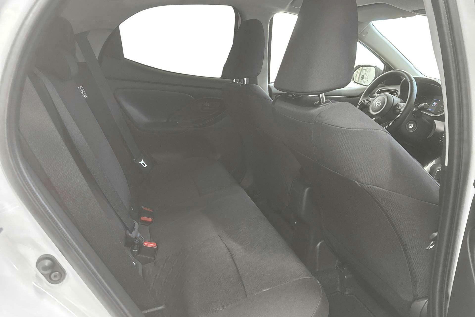 Vehicle Image 8