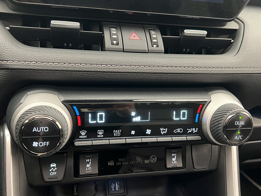 Vehicle Image 23