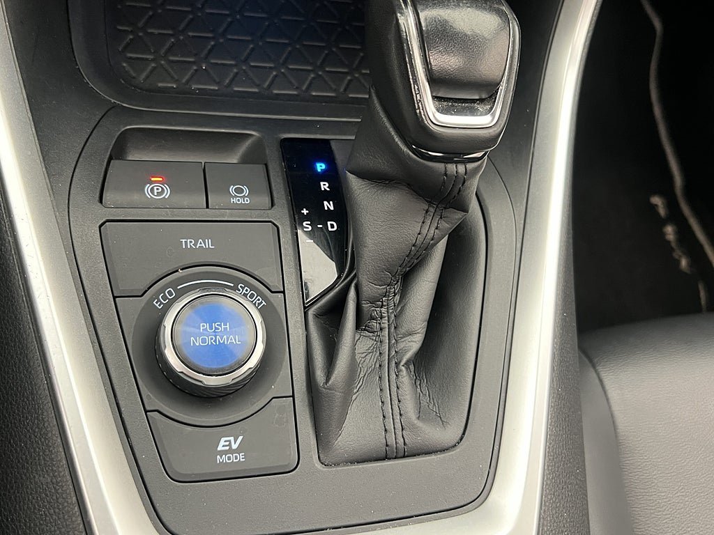 Vehicle Image 24