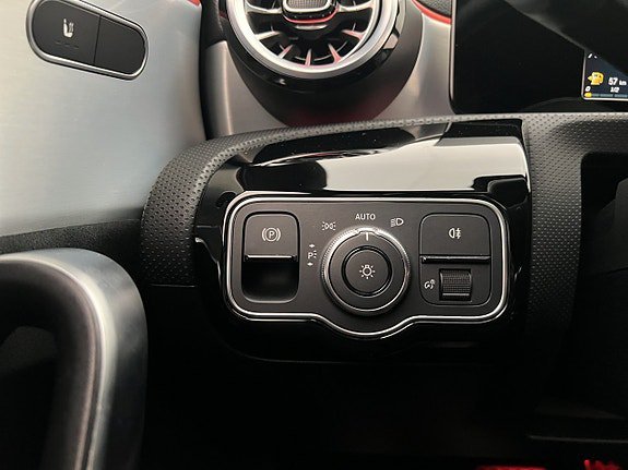 Vehicle Image 27