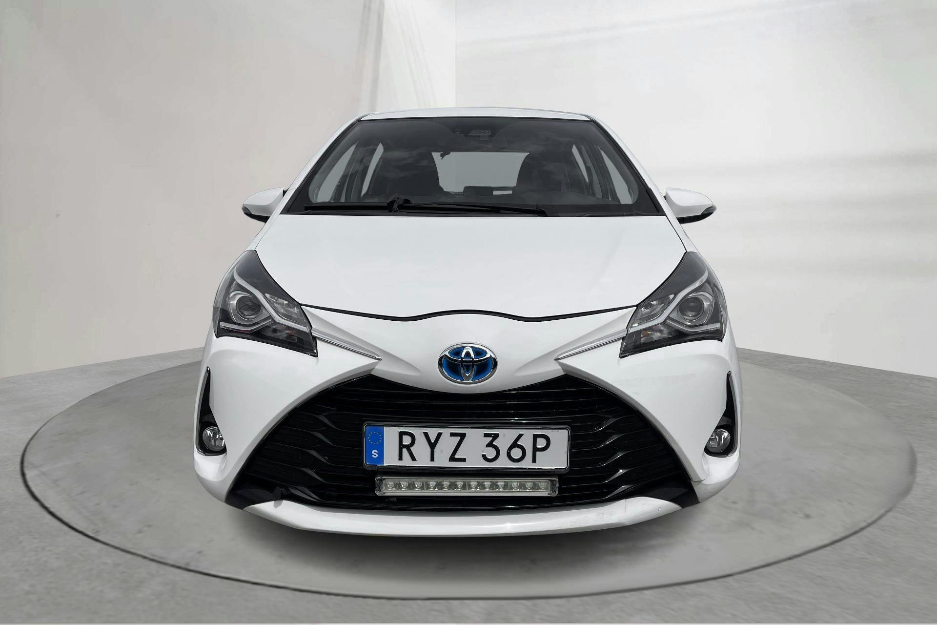 Vehicle Image 4