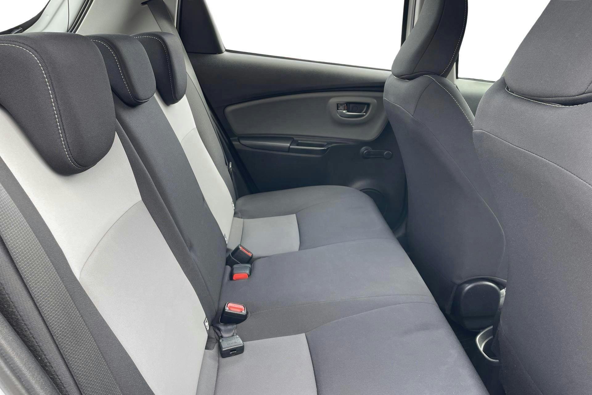 Vehicle Image 8