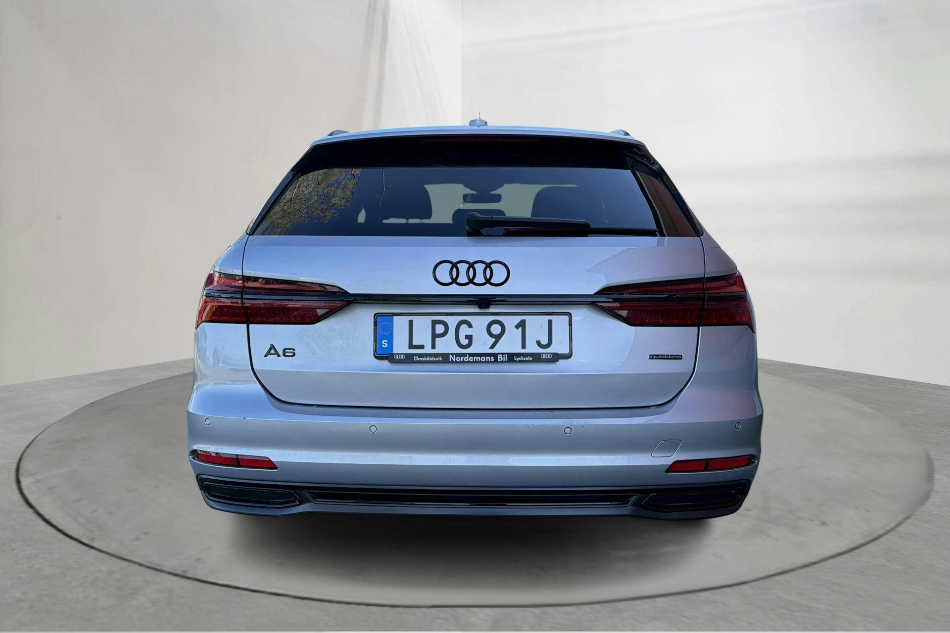 Vehicle Image 5