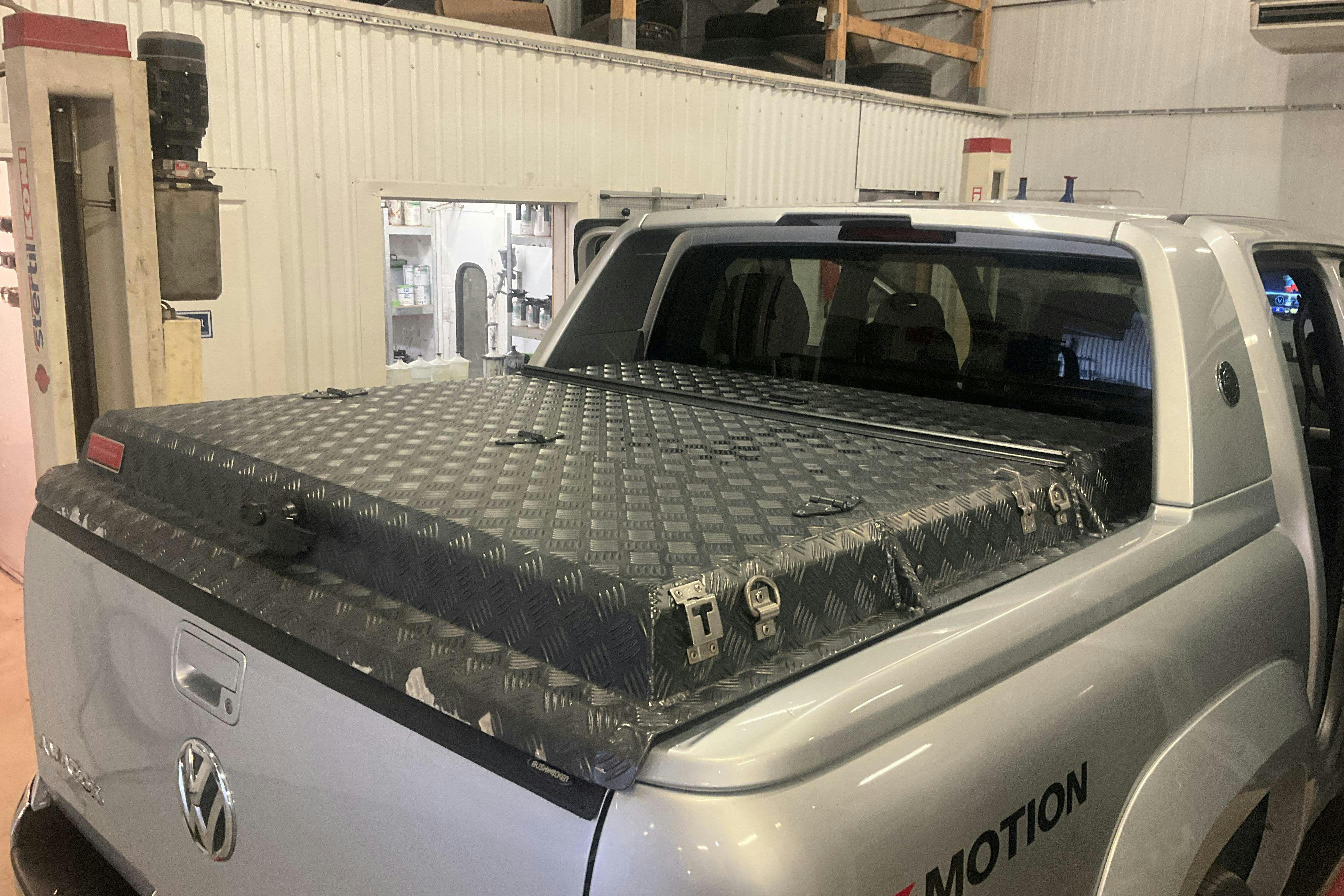 Vehicle Image 14