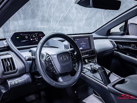 Vehicle Image 12