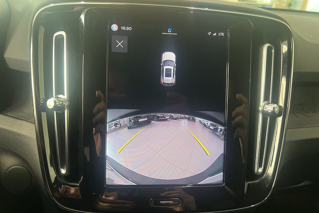 Vehicle Image 16