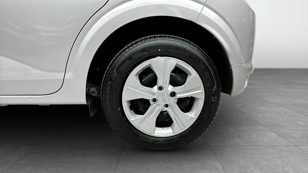Vehicle Image 6