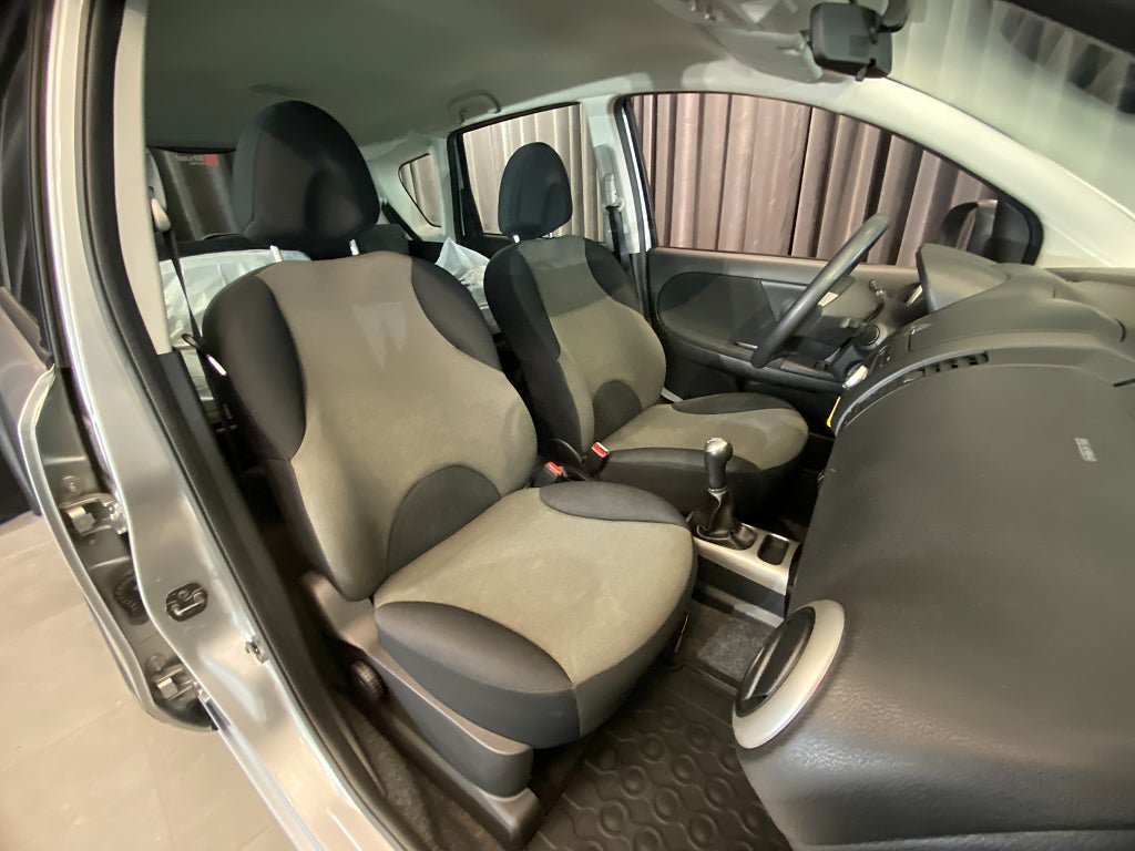 Vehicle Image 8