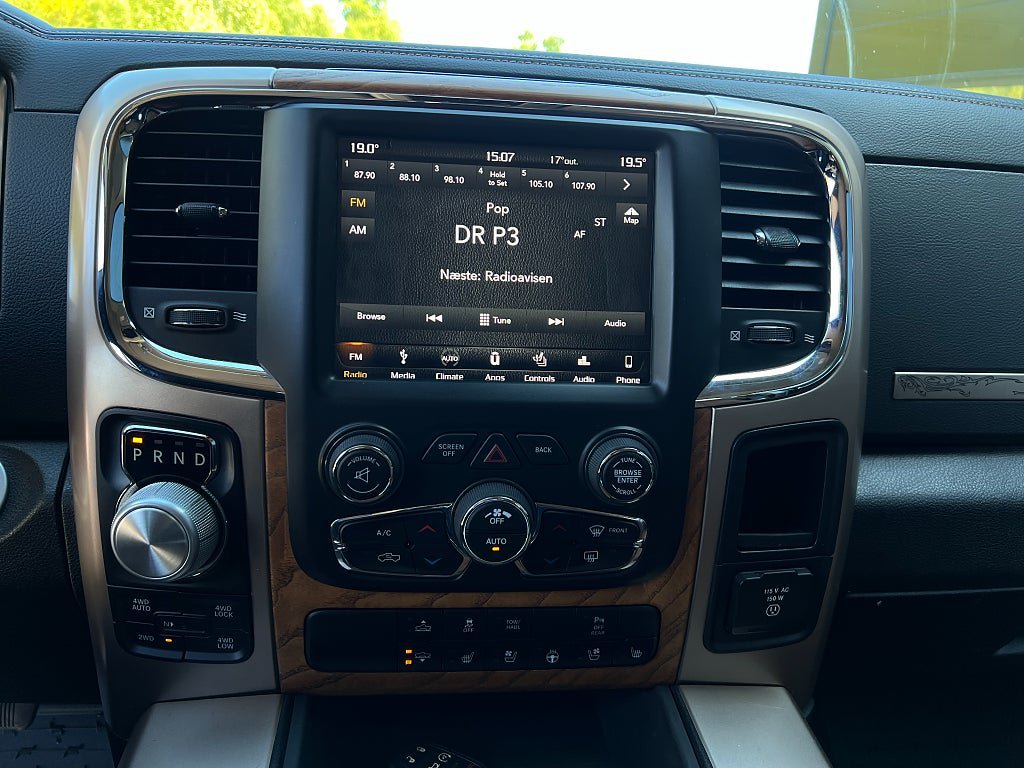 Vehicle Image 17