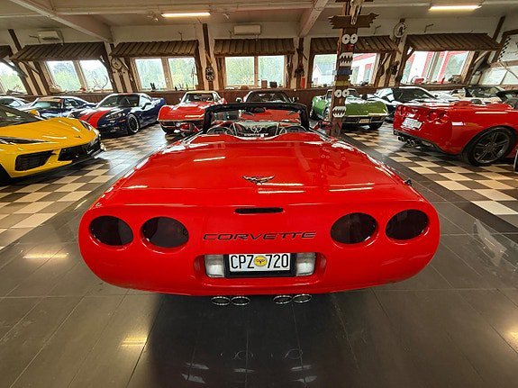 Vehicle Image 8