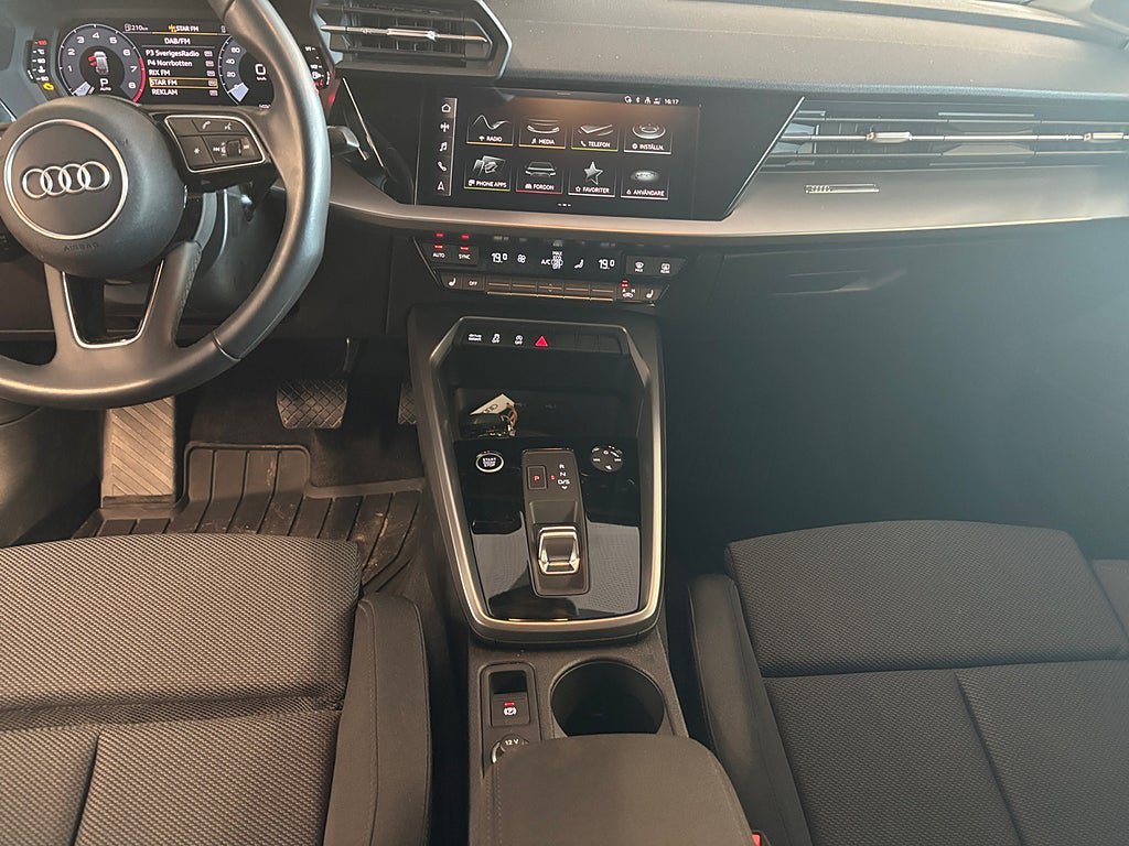 Vehicle Image 23