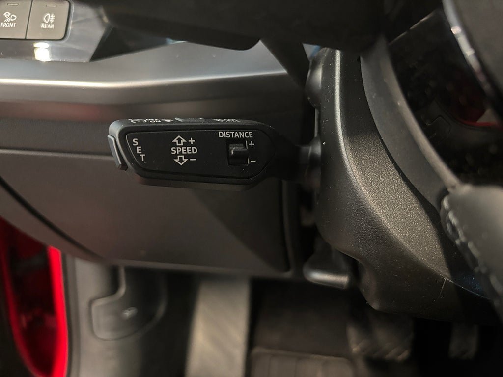 Vehicle Image 32