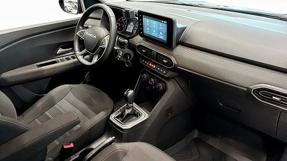 Vehicle Image 12