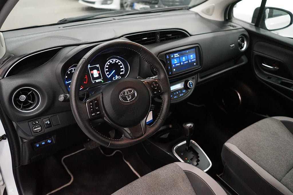 Vehicle Image 10