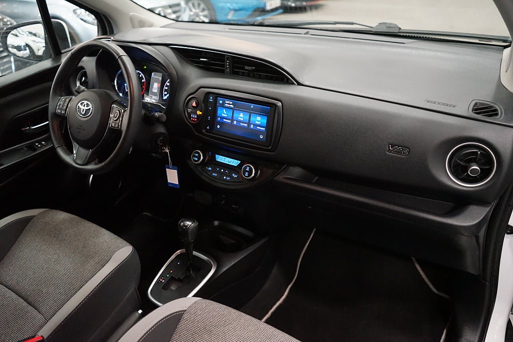 Vehicle Image 15