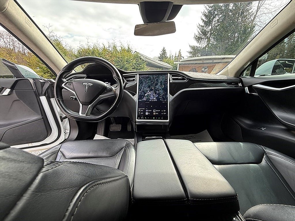 Vehicle Image 13