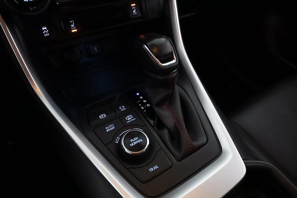 Vehicle Image 25