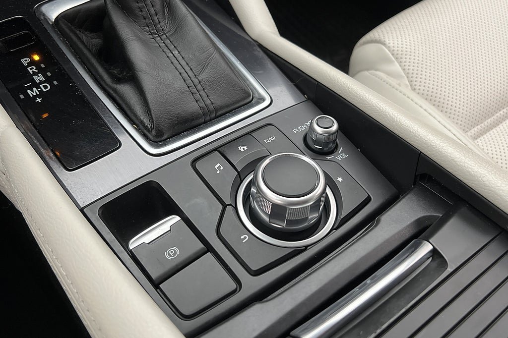 Vehicle Image 23