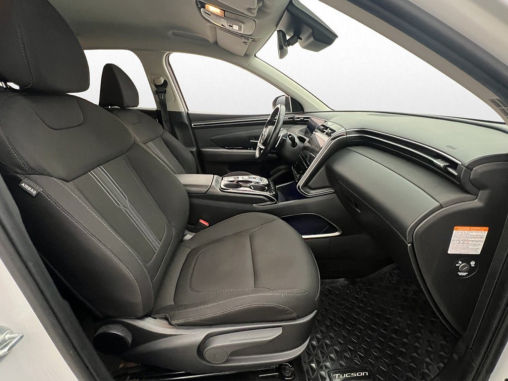 Vehicle Image 25