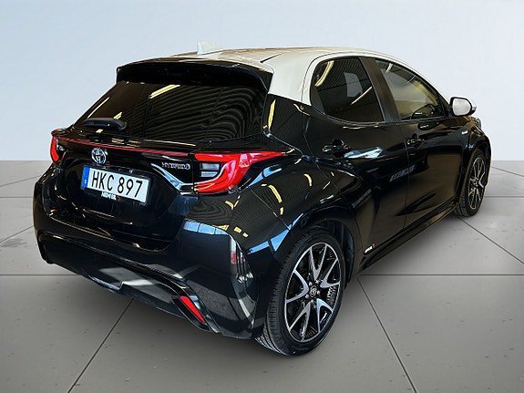 Vehicle Image 6