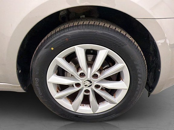 Vehicle Image 25