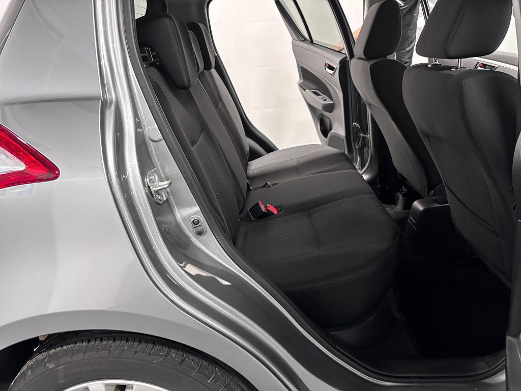 Vehicle Image 12