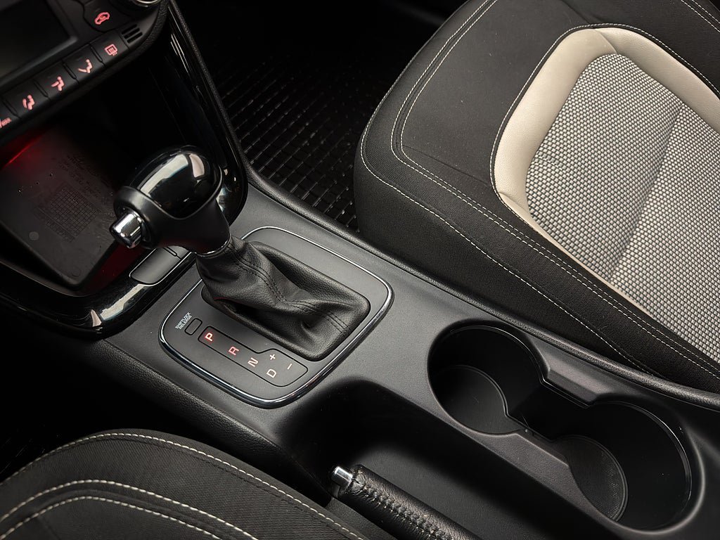 Vehicle Image 25