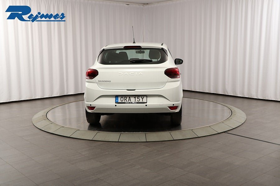 Vehicle Image 15