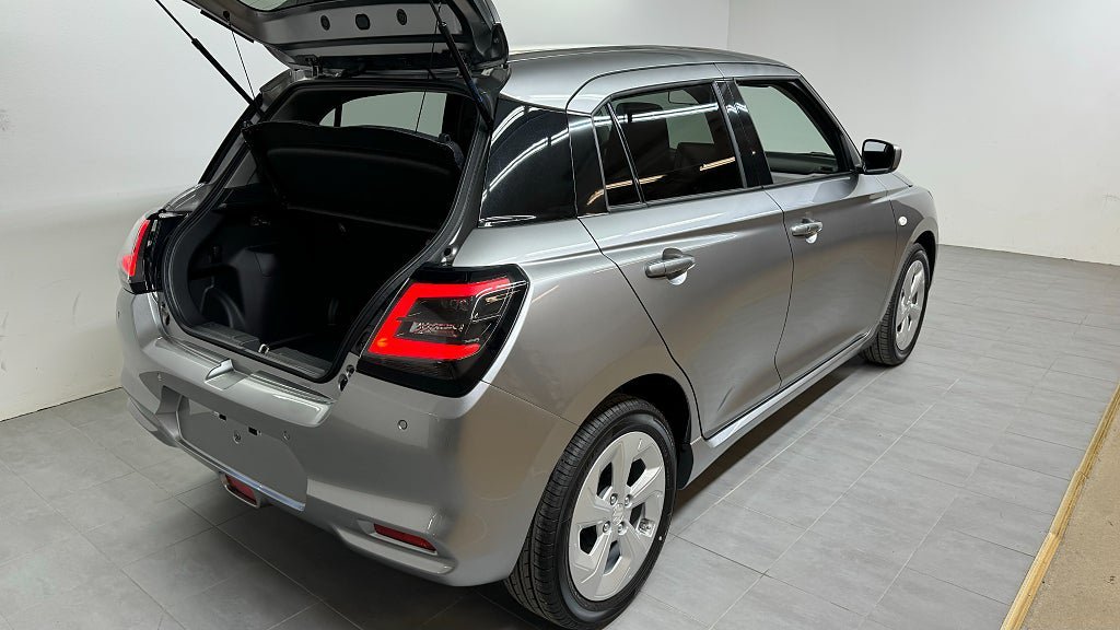 Vehicle Image 4