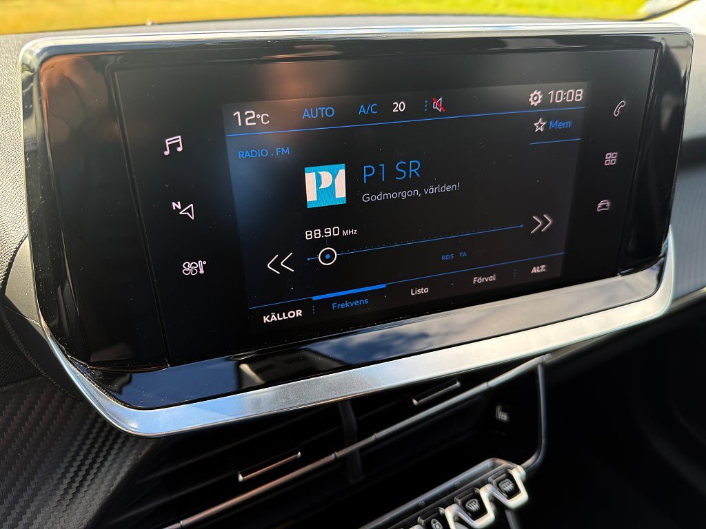 Vehicle Image 12
