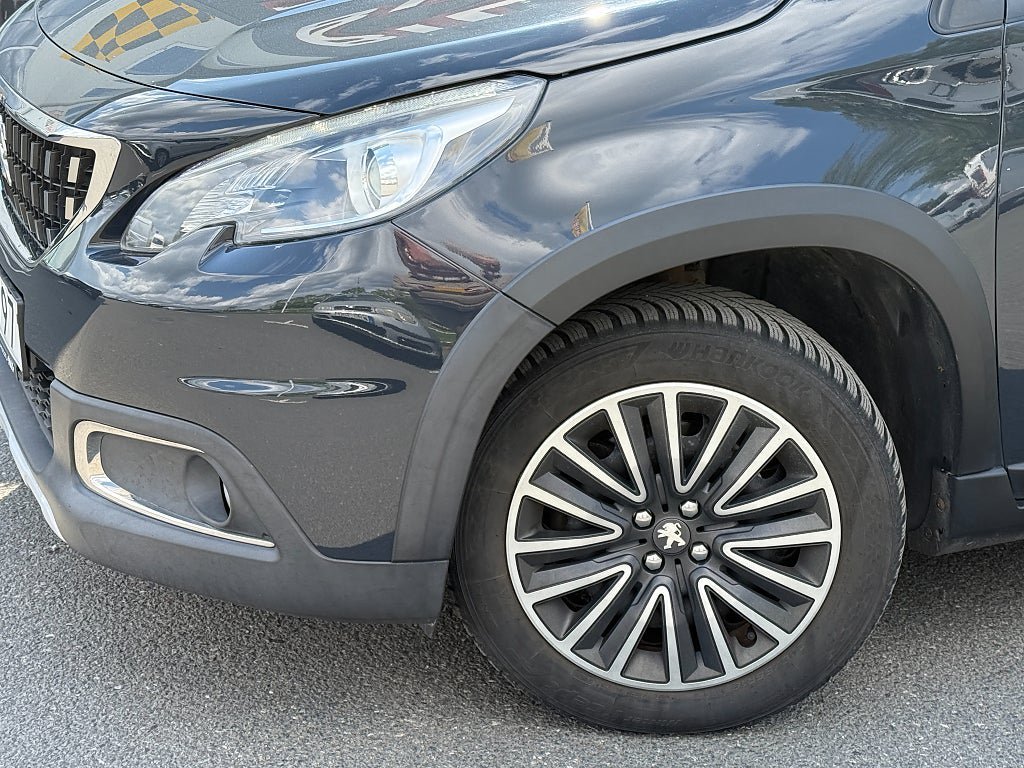 Vehicle Image 8