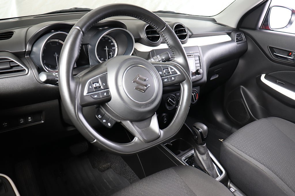 Vehicle Image 6