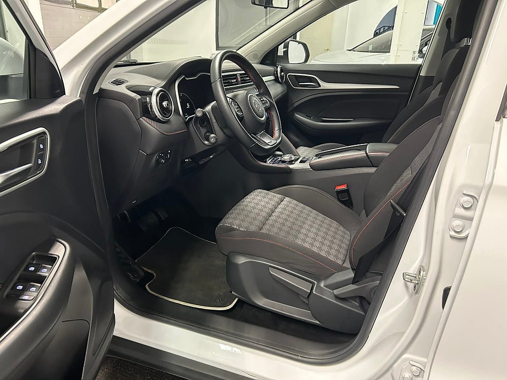Vehicle Image 11