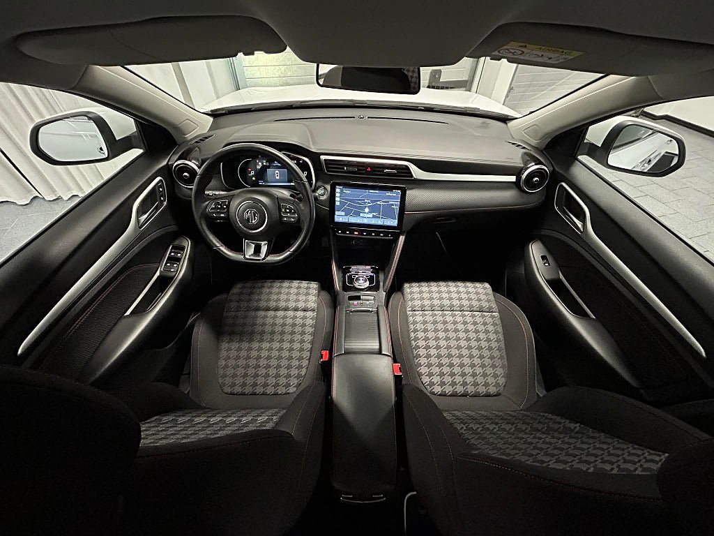 Vehicle Image 12