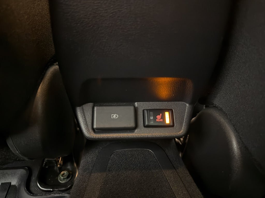 Vehicle Image 25