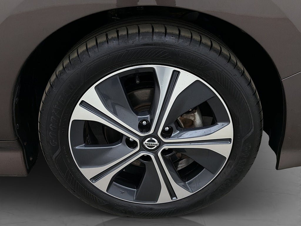 Vehicle Image 32