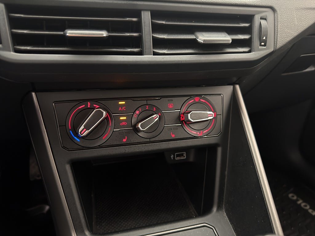 Vehicle Image 25
