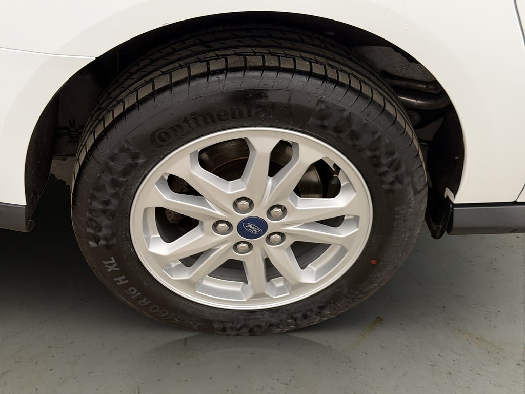 Vehicle Image 25